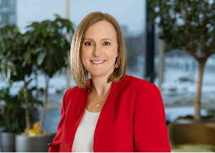 Portrait photo of Leslie Snavely, CEO of CHG Healthcare